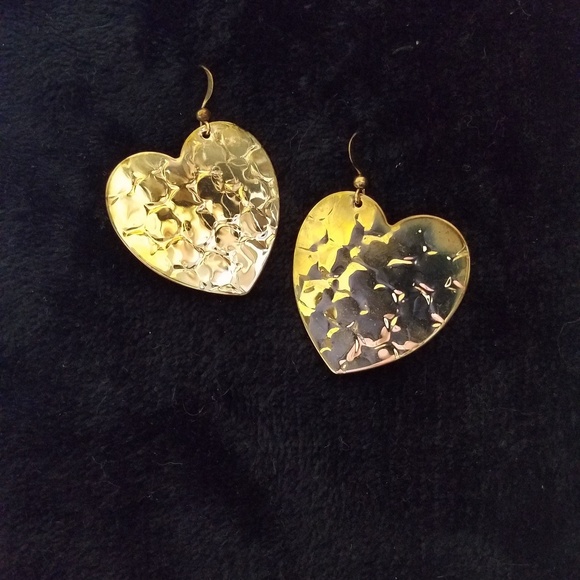 True Jewelry - Gold color heart dangle earrings